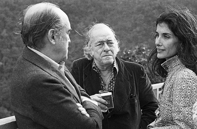 Oscar Niemeyer, Vinicius e Susana Moraes durante as filmagens