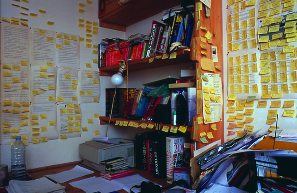 Detalhe do escritório do escritor inglês Will Self, um nítido macroplanejador